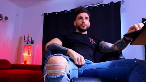 MightyAaron online show from November 25, 7:43 am