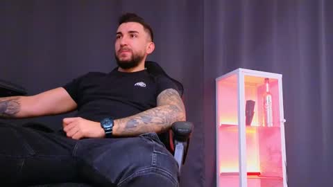 MightyAaron online show from December 11, 8:05 am