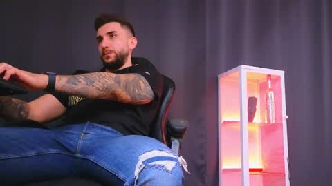 MightyAaron online show from December 12, 12:33 pm