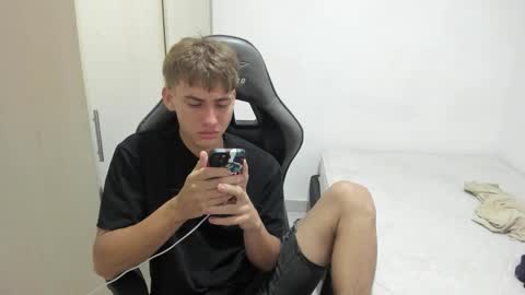 Miguel Hernandez online show from December 15, 1:46 am