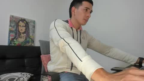 mike3xxx online show from October 25, 3:30 am