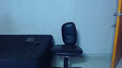 Mike IMDEPENDIENT MODEL online show from February 18, 1:37 am