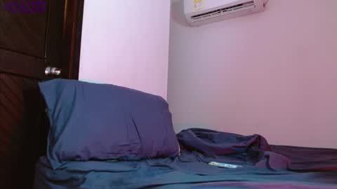 mike_d1030 online show from February 18, 1:21 am