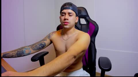 Mike Montoya online show from December 4, 10:39 pm