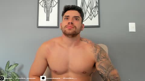 Snapshot of mike_montoya chatting on December 27, 9:11 pm Mike Montoya online show from December 27, 9:11 pm