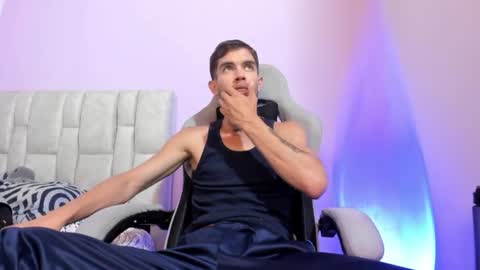 mikebradley15 online show from April 7, 6:30 pm