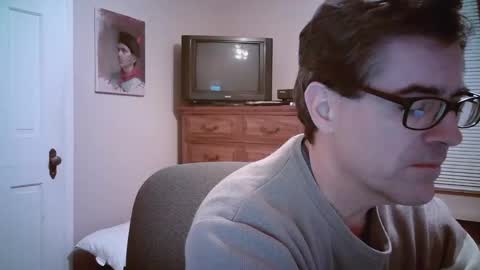 Snapshot of mikewulds chatting on December 29, 3:33 am Mike online show from December 29, 3:33 am