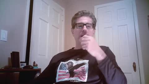 Snapshot of mikewulds chatting on February 22, 3:34 am Mike online show from February 22, 3:34 am