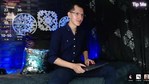 milandavid1 online show from May 2, 5:37 pm
