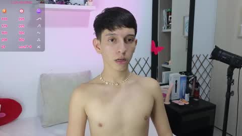 Snapshot of milky__boy_ chatting on March 10, 3:34 am H A R O L D online show from March 10, 3:34 am