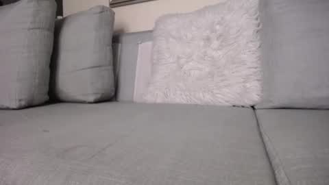 miloslove online show from October 10, 11:15 am