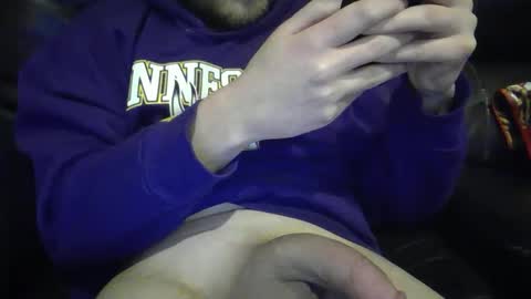 Snapshot of minnesotaguy2525 chatting on February 12, 12:27 am Minnesota Guy online show from February 12, 12:27 am