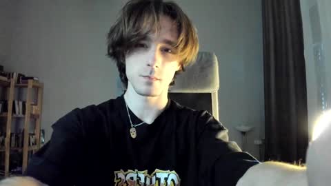 Snapshot of misterhult chatting on December 4, 8:23 am My name is Anton Bogatyrev online show from December 4, 8:23 am
