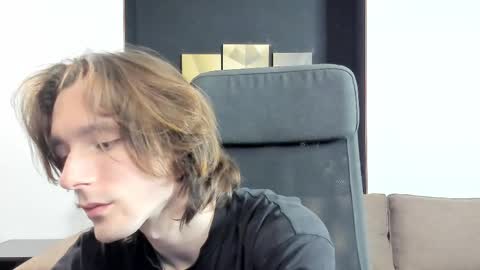 Snapshot of misterhult chatting on March 9, 12:42 pm My name is Anton Bogatyrev online show from March 9, 12:42 pm