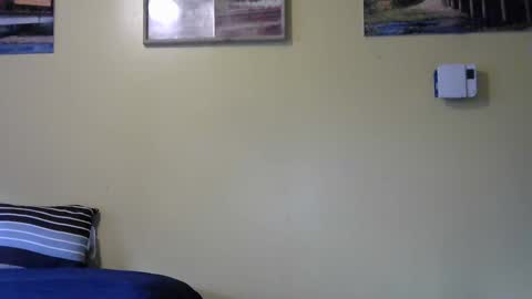 Snapshot of mmr45 chatting on March 4, 11:32 pm mmr45 online show from March 4, 11:32 pm