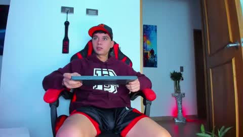 moises_23cm online show from September 14, 3:19 am