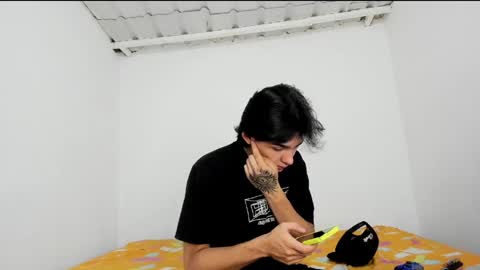 monky_0002 online show from May 26, 9:11 pm