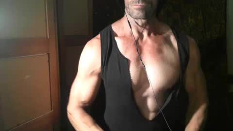 Snapshot of monsterdildos chatting on December 18, 1:48 am monsterdildos online show from December 18, 1:48 am