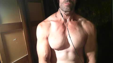Snapshot of monsterdildos chatting on December 23, 4:01 am monsterdildos online show from December 23, 4:01 am