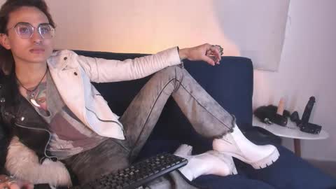Moon online show from October 1, 10:03 pm