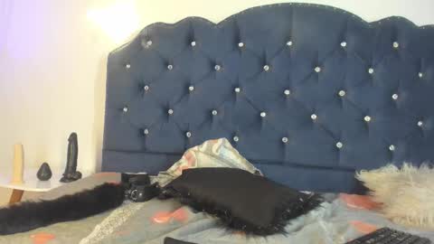 Moon online show from October 4, 10:25 pm