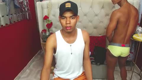 duohot23 online show from February 8, 7:05 pm