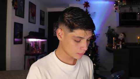 Snapshot of morgan_hiller chatting on December 15, 10:48 pm online show from December 15, 10:48 pm