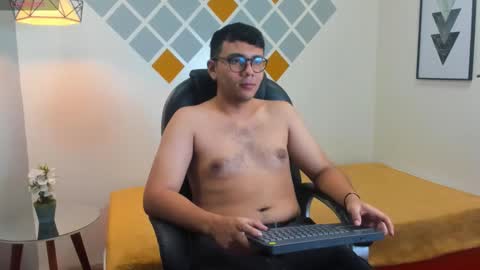 Mou Fly online show from October 8, 11:47 am