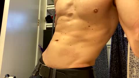 Snapshot of mountainmane2 chatting on January 2, 11:16 pm hot-caution online show from January 2, 11:16 pm