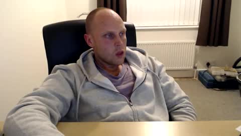 Snapshot of mr_baldy chatting on October 4, 12:05 am Mr Baldy Likes to Chat online show from October 4, 12:05 am