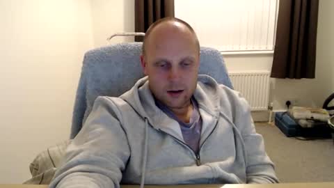 Snapshot of mr_baldy chatting on October 5, 12:14 am Mr Baldy Likes to Chat online show from October 5, 12:14 am