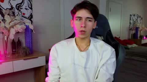 Kris online show from February 8, 8:10 pm