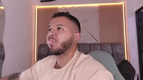 MIKEE online show from May 29, 3:16 am
