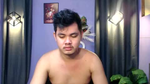 Snapshot of mr_olivercummerx chatting on October 6, 2:49 am oliver online show from October 6, 2:49 am