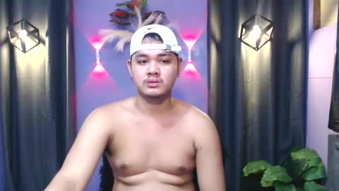 Snapshot of mr_olivercummerx chatting on October 7, 11:36 am oliver online show from October 7, 11:36 am