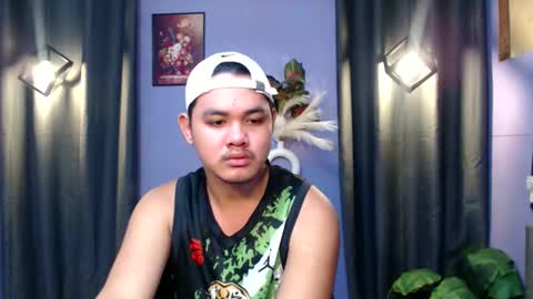 Snapshot of mr_olivercummerx chatting on October 5, 2:15 am oliver online show from October 5, 2:15 am