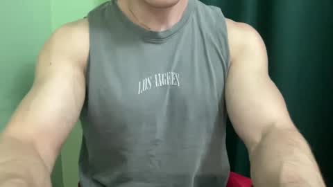 Snapshot of mrbiceps_23 chatting on December 8, 5:11 pm Mrbiceps23 online show from December 8, 5:11 pm