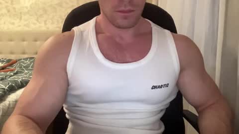 Snapshot of mrbiceps_23 chatting on January 4, 12:16 pm Mrbiceps23 online show from January 4, 12:16 pm