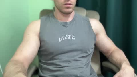 Snapshot of mrbiceps_23 chatting on December 19, 12:12 pm Mrbiceps23 online show from December 19, 12:12 pm