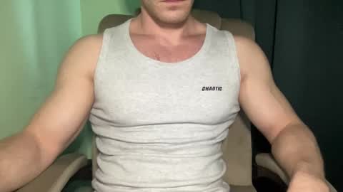 Snapshot of mrbiceps_23 chatting on December 17, 8:34 am Mrbiceps23 online show from December 17, 8:34 am