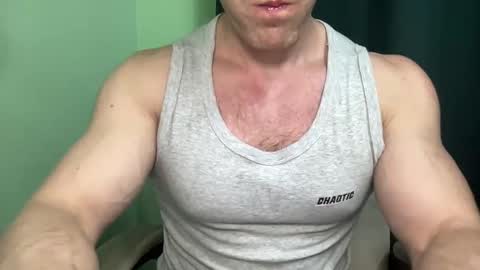 Snapshot of mrbiceps_23 chatting on December 21, 9:36 pm Mrbiceps23 online show from December 21, 9:36 pm