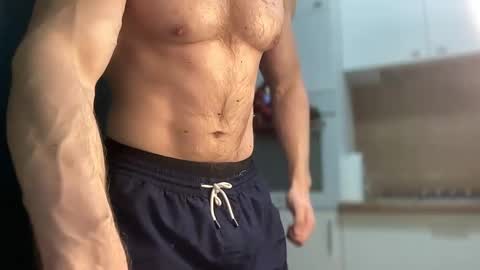 Snapshot of mrbiceps_23 chatting on December 14, 10:07 pm Mrbiceps23 online show from December 14, 10:07 pm