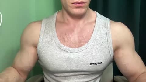 Snapshot of mrbiceps_23 chatting on December 27, 8:24 am Mrbiceps23 online show from December 27, 8:24 am