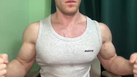Snapshot of mrbiceps_23 chatting on December 25, 12:15 pm Mrbiceps23 online show from December 25, 12:15 pm