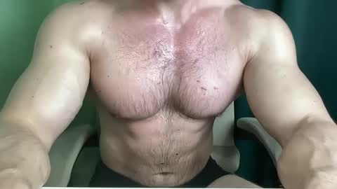 Snapshot of mrbiceps_23 chatting on February 21, 9:43 pm Mrbiceps23 online show from February 21, 9:43 pm