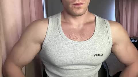 Snapshot of mrbiceps_23 chatting on January 18, 9:13 am Mrbiceps23 online show from January 18, 9:13 am