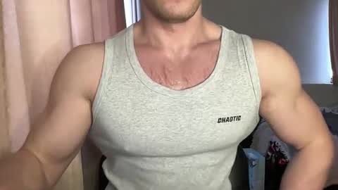 Snapshot of mrbiceps_23 chatting on January 19, 8:07 am Mrbiceps23 online show from January 19, 8:07 am