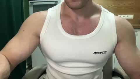 Snapshot of mrbiceps_23 chatting on January 31, 7:40 pm Mrbiceps23 online show from January 31, 7:40 pm