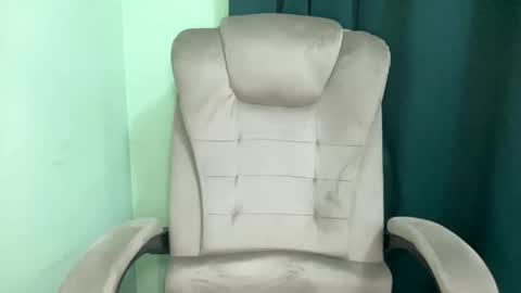 Snapshot of mrbiceps_23 chatting on February 6, 7:51 pm Mrbiceps23 online show from February 6, 7:51 pm