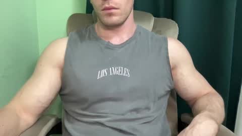 Snapshot of mrbiceps_23 chatting on December 23, 7:52 pm Mrbiceps23 online show from December 23, 7:52 pm
